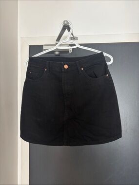 H&M Black Mini Skirt